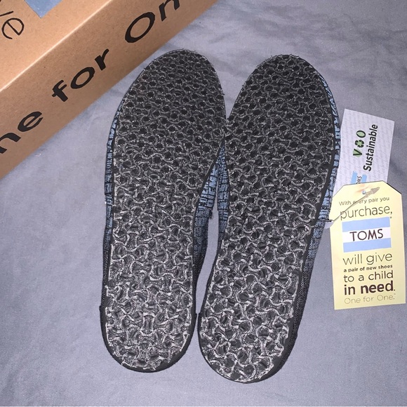 ‘charcoal’ Carpe Diem TOMS canvas sustainable vegan friendly - Picture 3 of 3